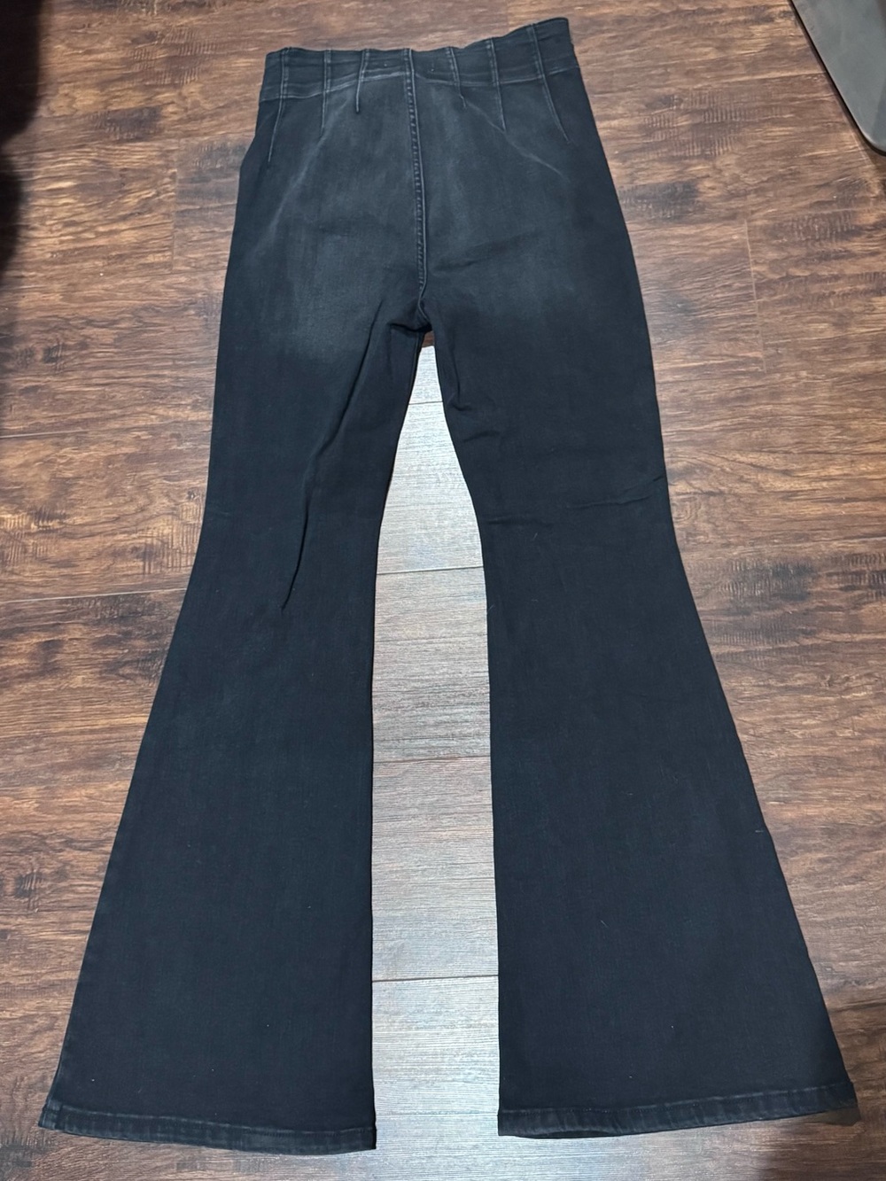 Free People "We The Free Jayde" flare jeans in a black wash - Picture 7 of 14